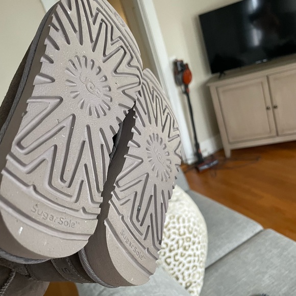 Never worn! This year (2023) limited christmas color! Size 5! - Picture 3 of 4